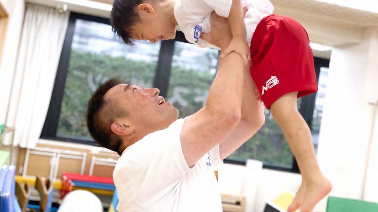 ナカムラチャイルドスポーツ代表中村勝也と生徒